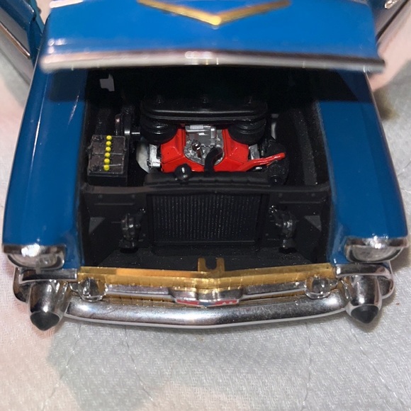 The Danberry mint 1957 Chevrolet Bel Air convertible - Picture 6 of 6